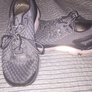 Under Armour “Speedform Gemini 2” Sneakers